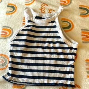 This a very cute top for Zara in size 13-14. It is very lightly worn.